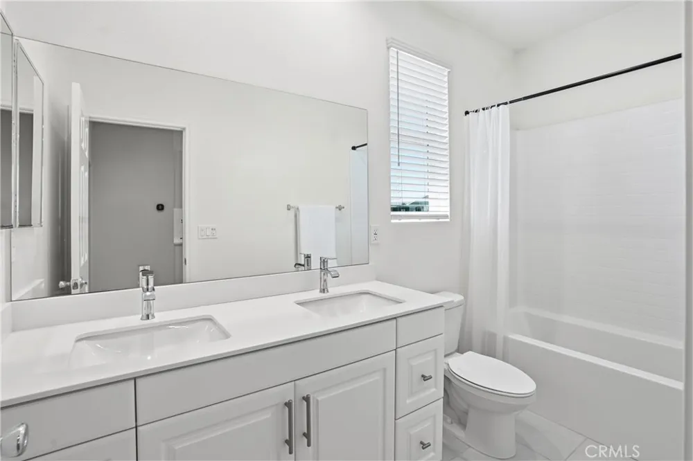 916 E 3RD ST Santa Ana, CA 92701