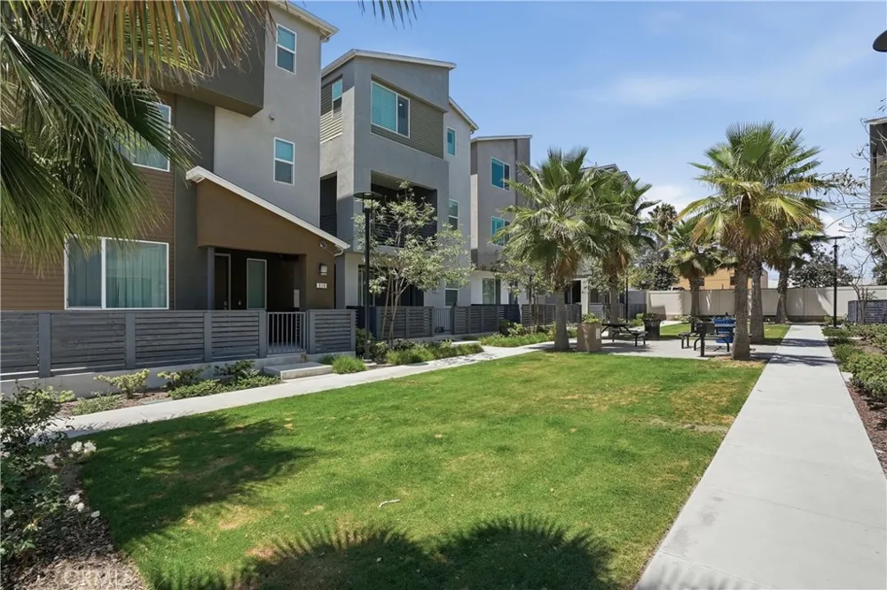 916 E 3RD ST Santa Ana, CA 92701