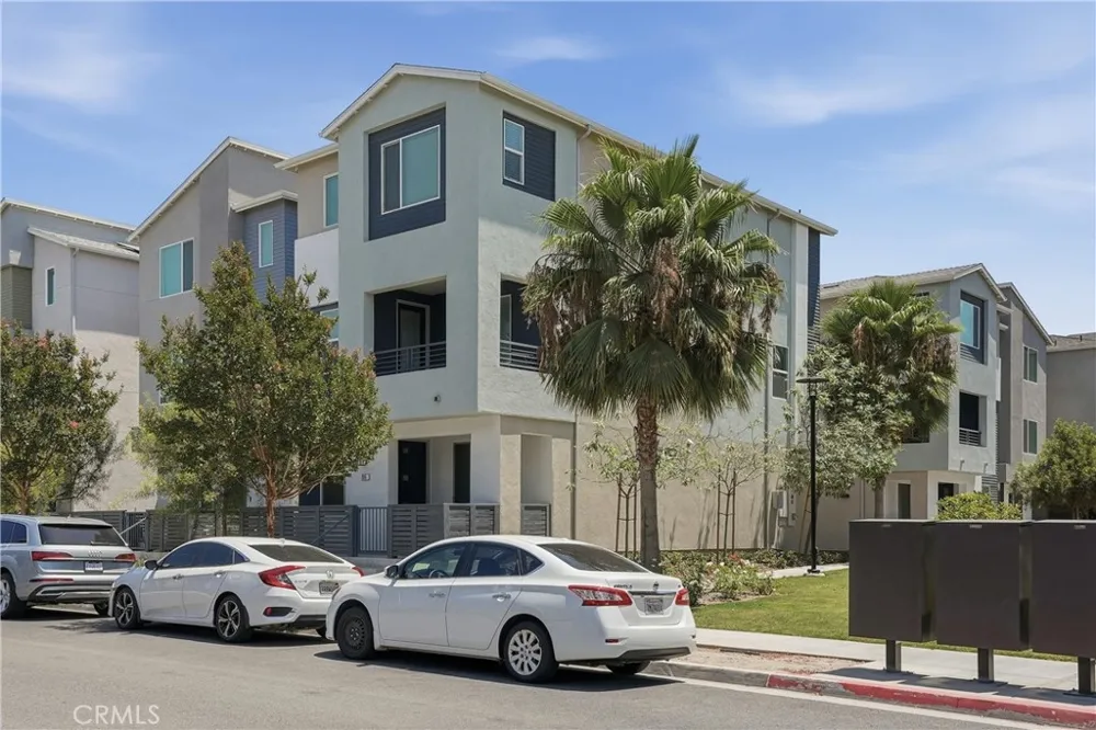 916 E 3RD ST Santa Ana, CA 92701