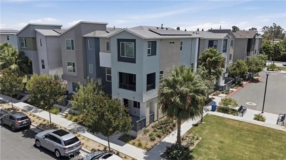 916 E 3RD ST Santa Ana, CA 92701