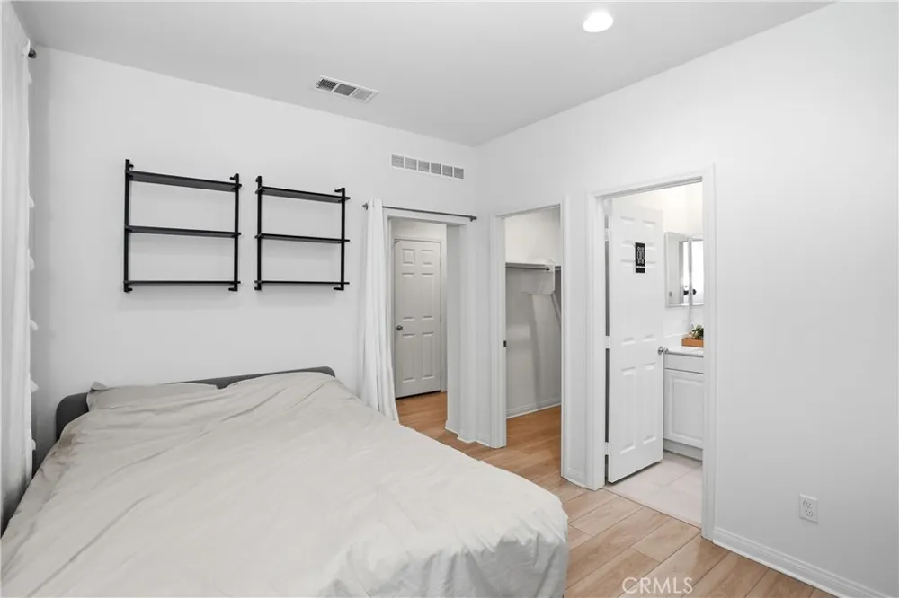 916 E 3RD ST Santa Ana, CA 92701