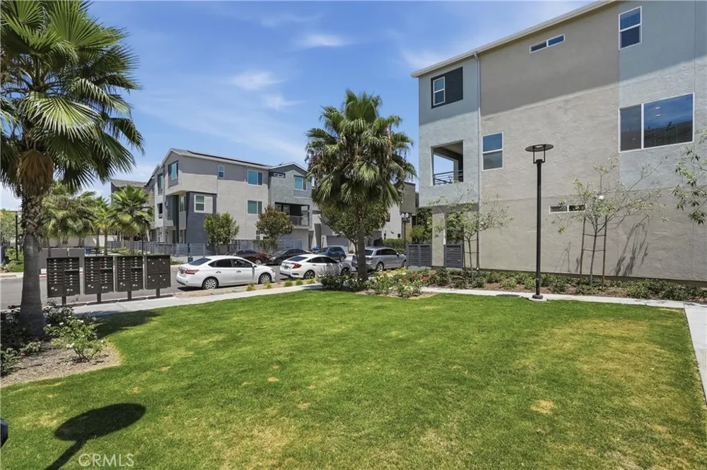 916 E 3RD ST Santa Ana, CA 92701