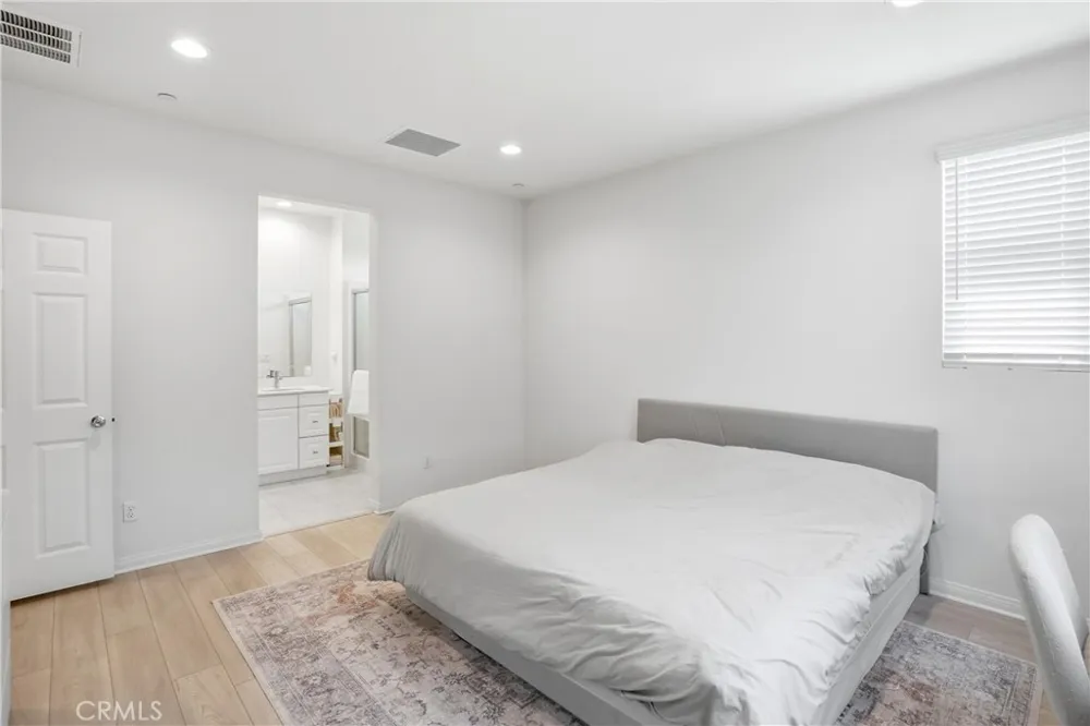 916 E 3RD ST Santa Ana, CA 92701