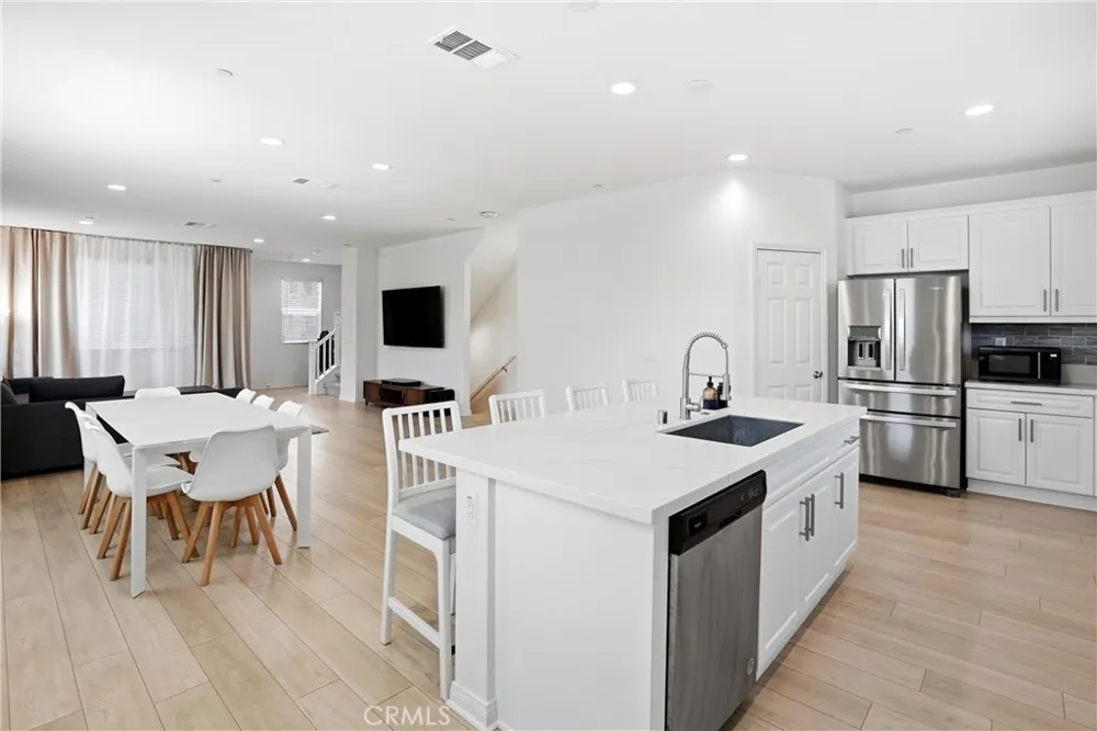 916 E 3RD ST Santa Ana, CA 92701