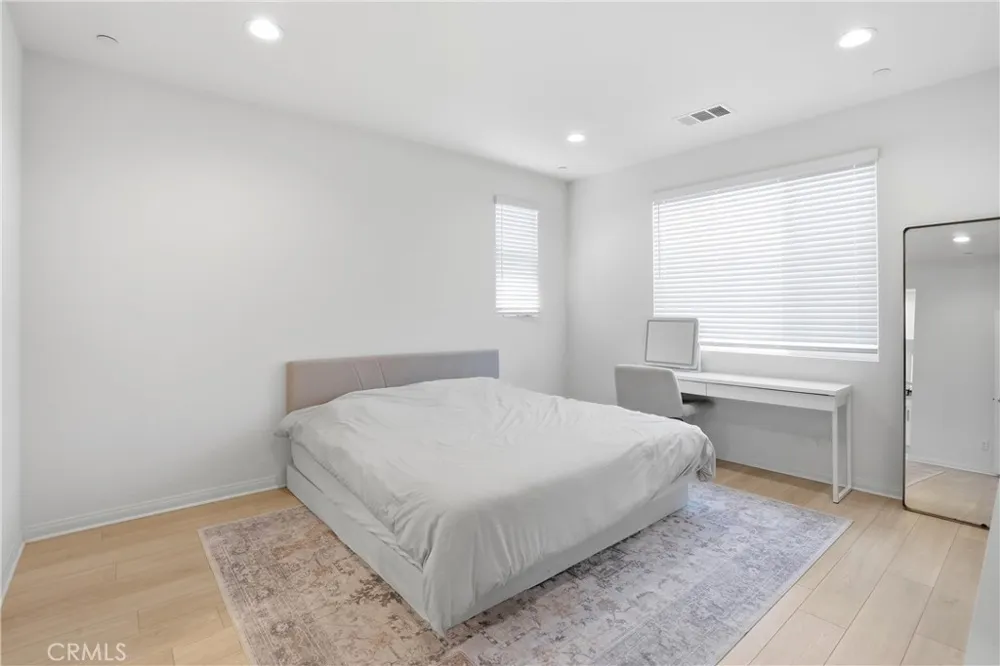 916 E 3RD ST Santa Ana, CA 92701