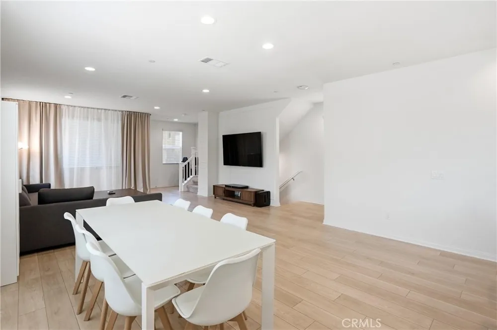 916 E 3RD ST Santa Ana, CA 92701
