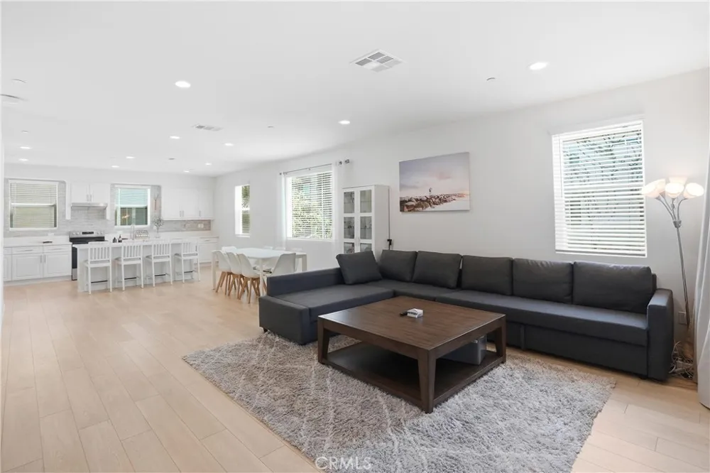 916 E 3RD ST Santa Ana, CA 92701