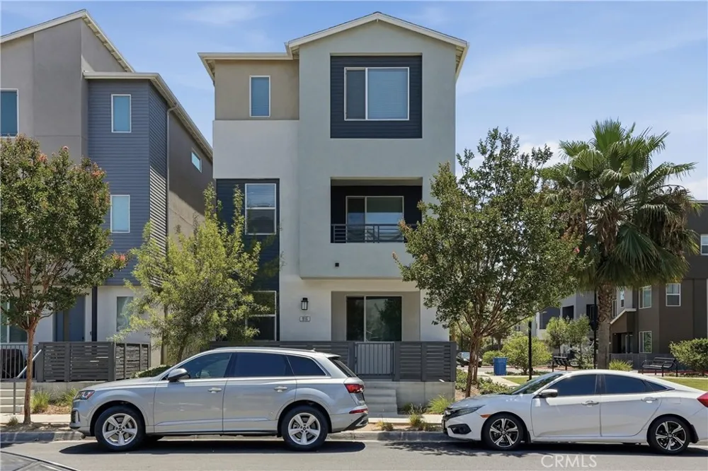 916 E 3RD ST Santa Ana, CA 92701