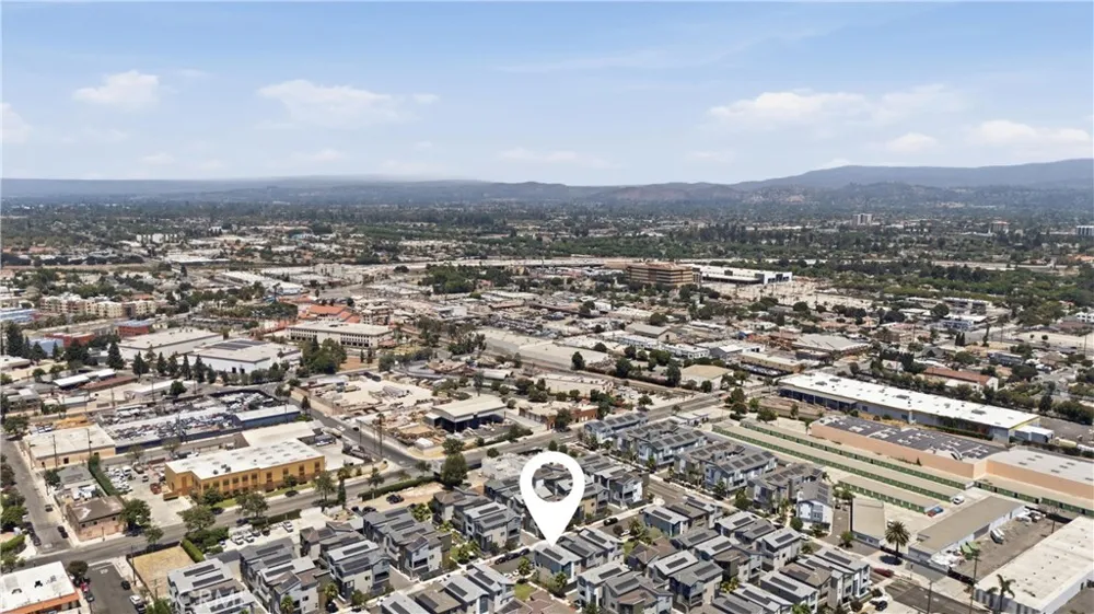 916 E 3RD ST Santa Ana, CA 92701