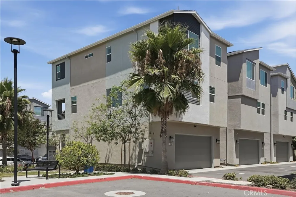916 E 3RD ST Santa Ana, CA 92701