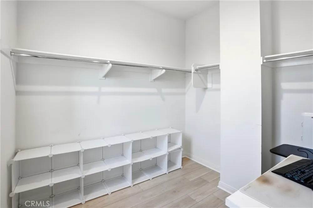 916 E 3RD ST Santa Ana, CA 92701