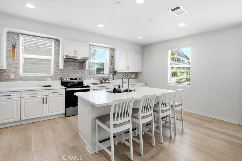 916 E 3RD ST Santa Ana, CA 92701