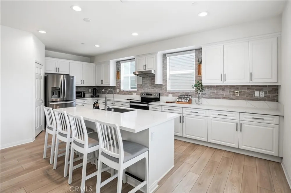 916 E 3RD ST Santa Ana, CA 92701