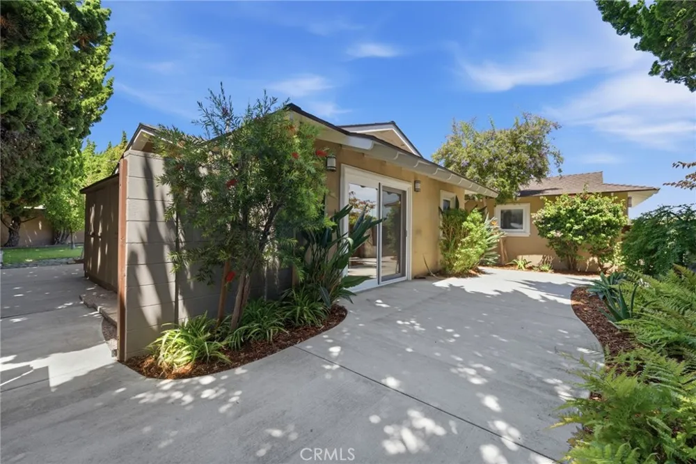 5051 Sisson Drive Huntington Beach, CA 92649