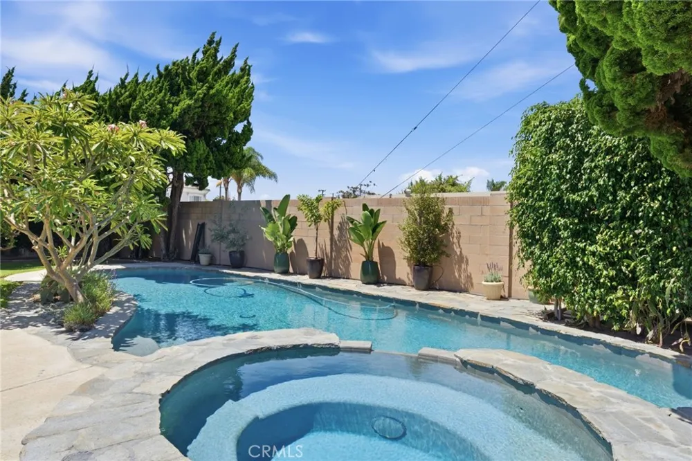 5051 Sisson Drive Huntington Beach, CA 92649