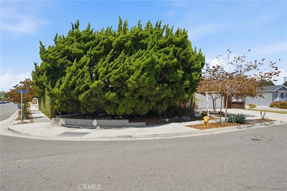 5051 Sisson Drive Huntington Beach, CA 92649