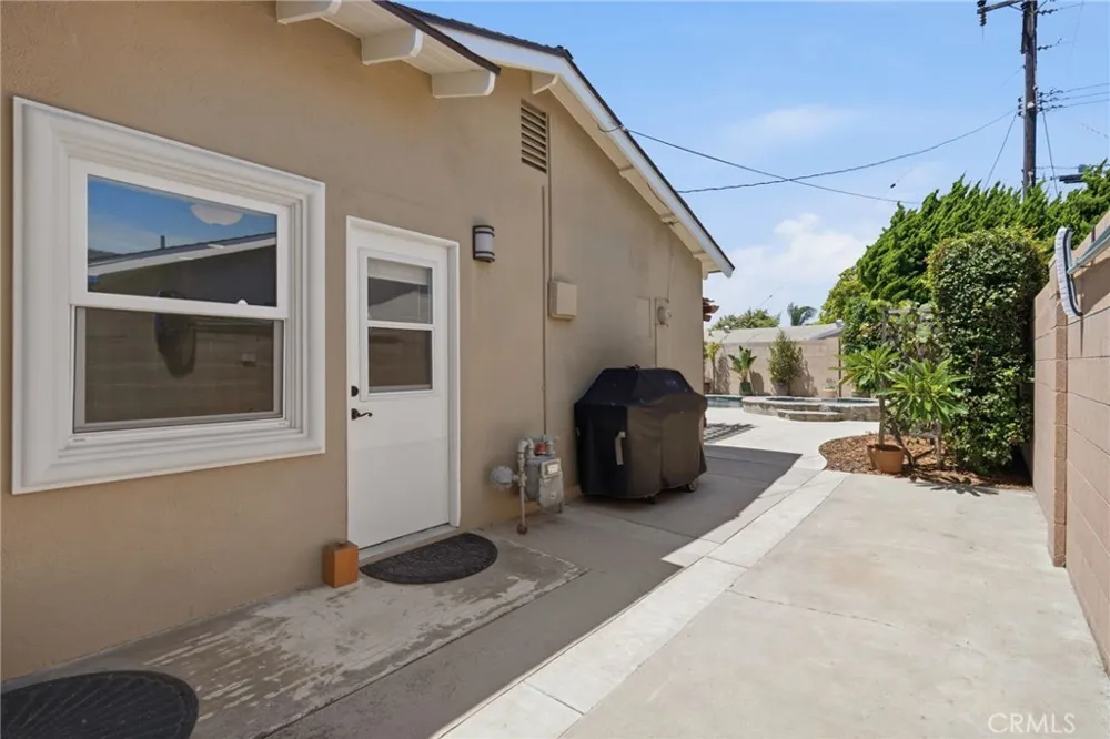 5051 Sisson Drive Huntington Beach, CA 92649