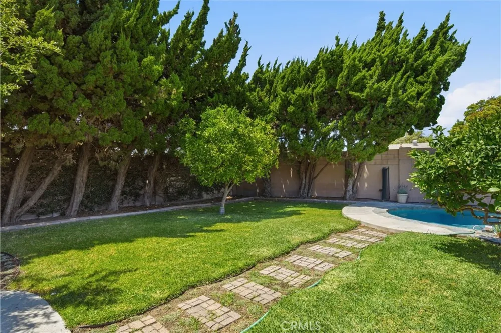 5051 Sisson Drive Huntington Beach, CA 92649