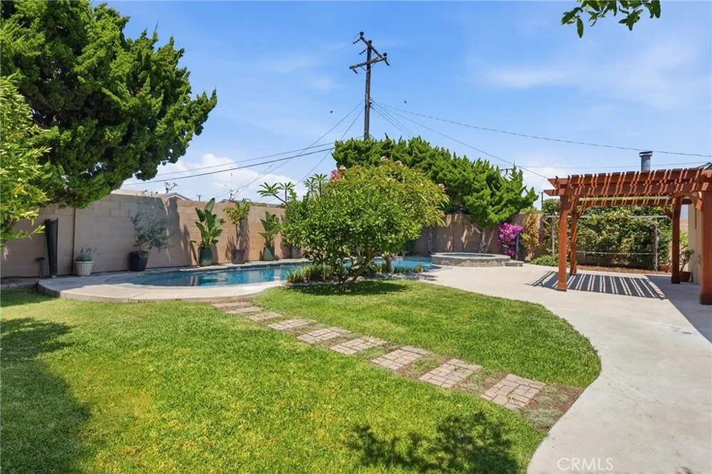 5051 Sisson Drive Huntington Beach, CA 92649