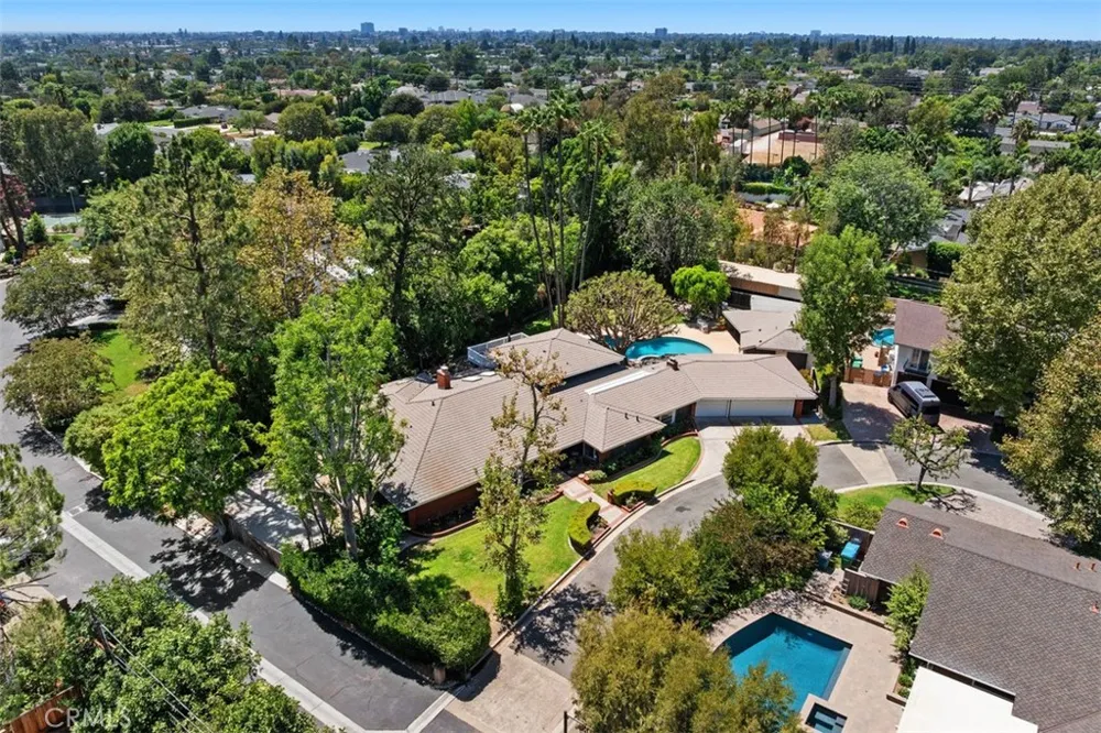 1632 SE Skyline Drive North Tustin, CA 92705