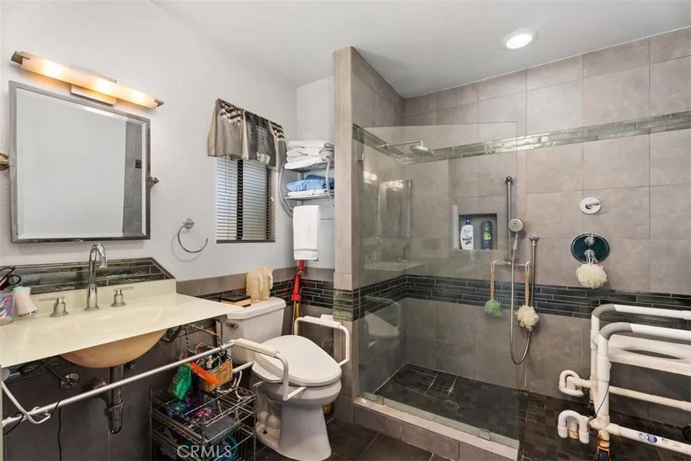 1632 SE Skyline Drive North Tustin, CA 92705