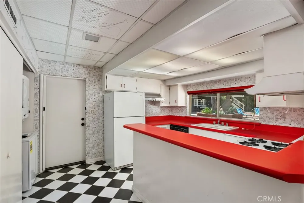 1632 SE Skyline Drive North Tustin, CA 92705
