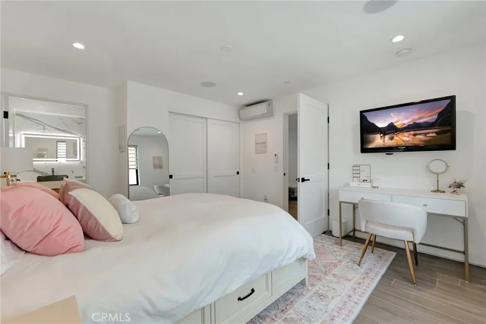 203 Indianapolis Avenue Huntington Beach, CA 92648