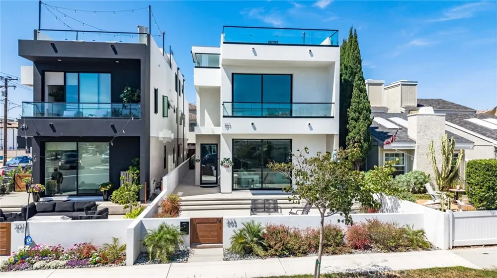 203 Indianapolis Avenue Huntington Beach, CA 92648