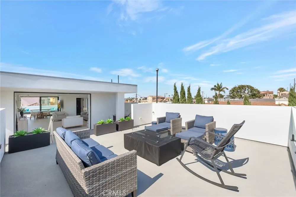 203 Indianapolis Avenue Huntington Beach, CA 92648