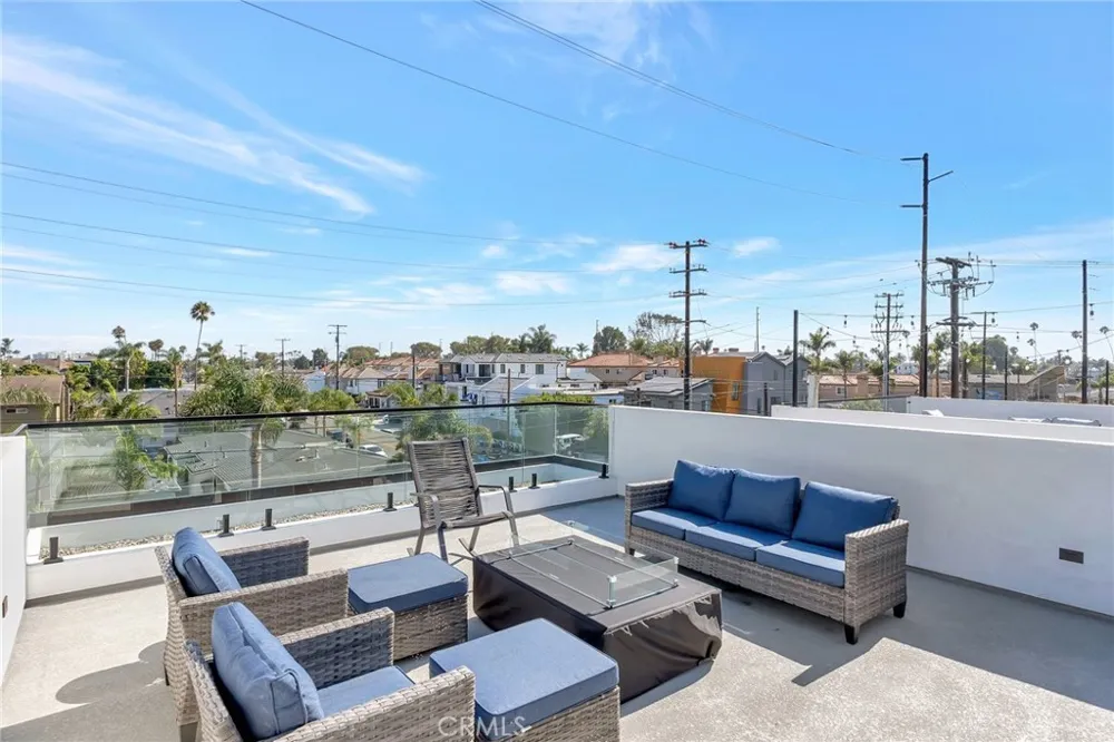 203 Indianapolis Avenue Huntington Beach, CA 92648