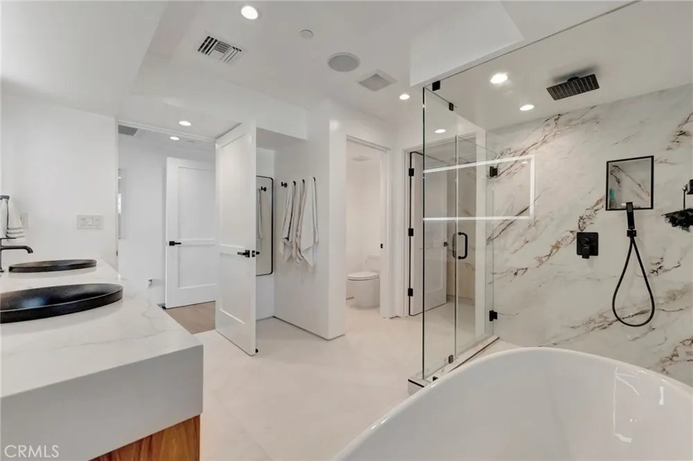 203 Indianapolis Avenue Huntington Beach, CA 92648