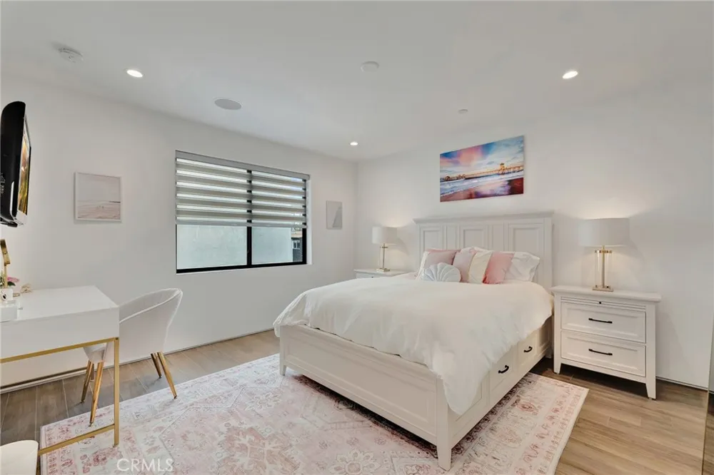 203 Indianapolis Avenue Huntington Beach, CA 92648