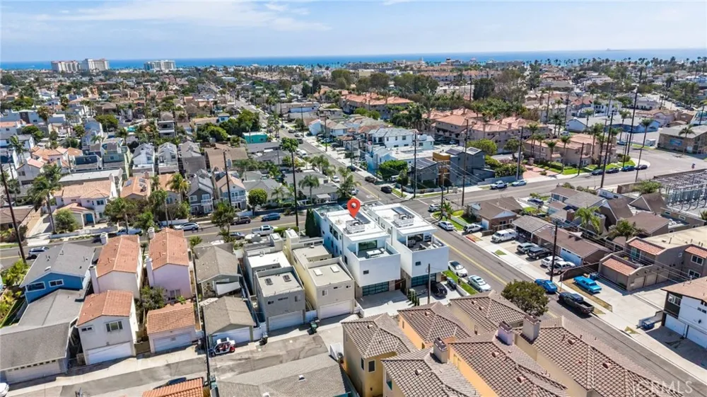 203 Indianapolis Avenue Huntington Beach, CA 92648
