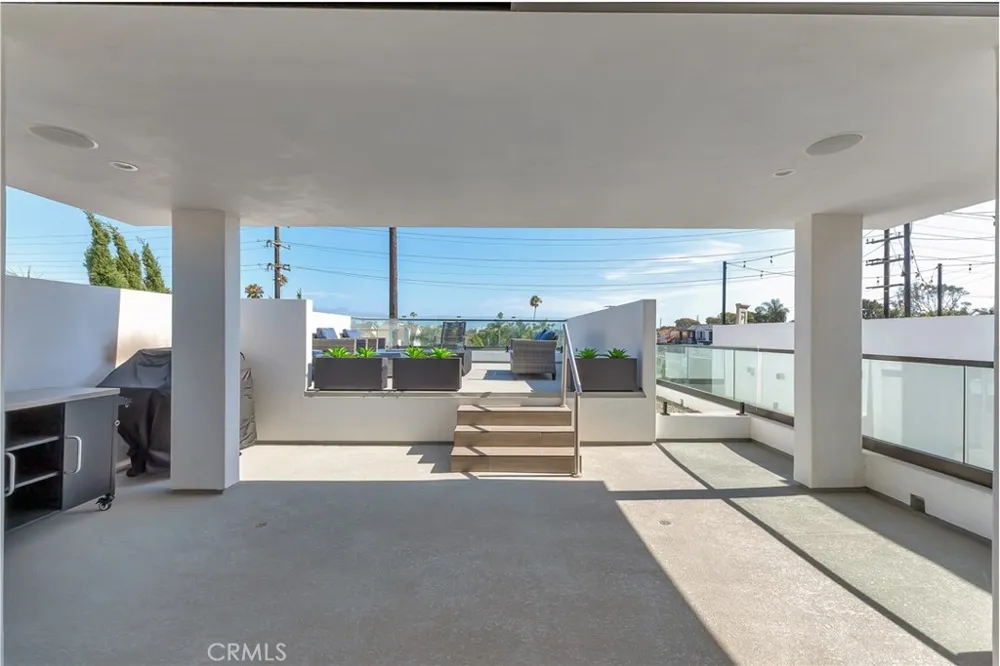 203 Indianapolis Avenue Huntington Beach, CA 92648