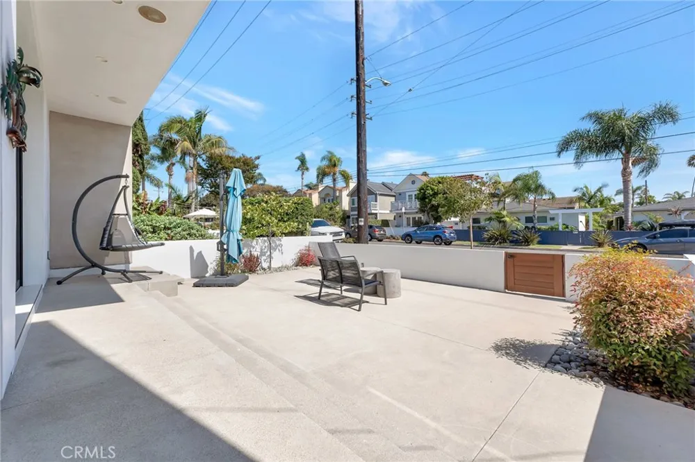 203 Indianapolis Avenue Huntington Beach, CA 92648