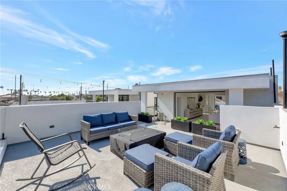 203 Indianapolis Avenue Huntington Beach, CA 92648