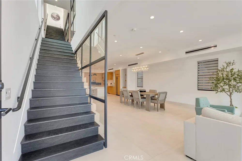 203 Indianapolis Avenue Huntington Beach, CA 92648