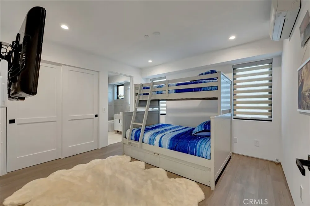 203 Indianapolis Avenue Huntington Beach, CA 92648