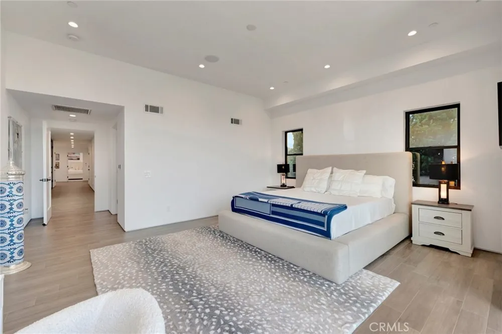 203 Indianapolis Avenue Huntington Beach, CA 92648