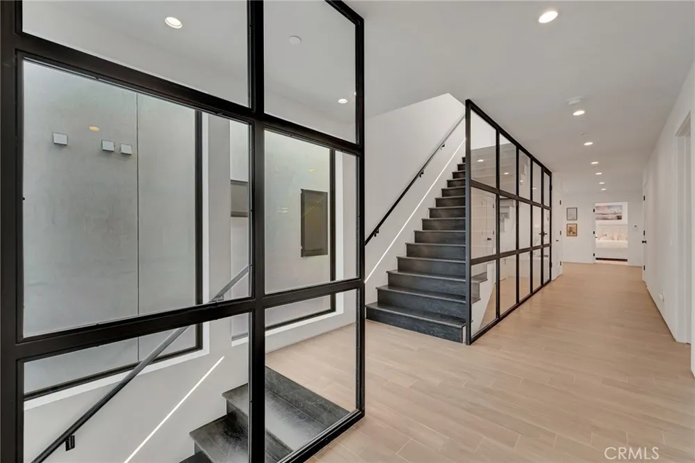 203 Indianapolis Avenue Huntington Beach, CA 92648