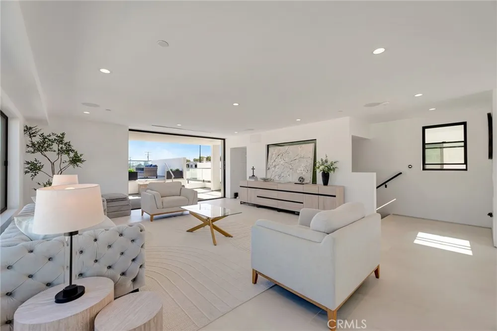203 Indianapolis Avenue Huntington Beach, CA 92648