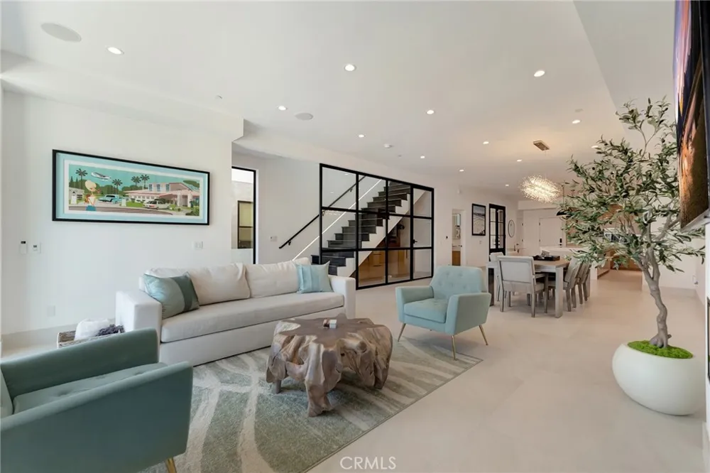 203 Indianapolis Avenue Huntington Beach, CA 92648