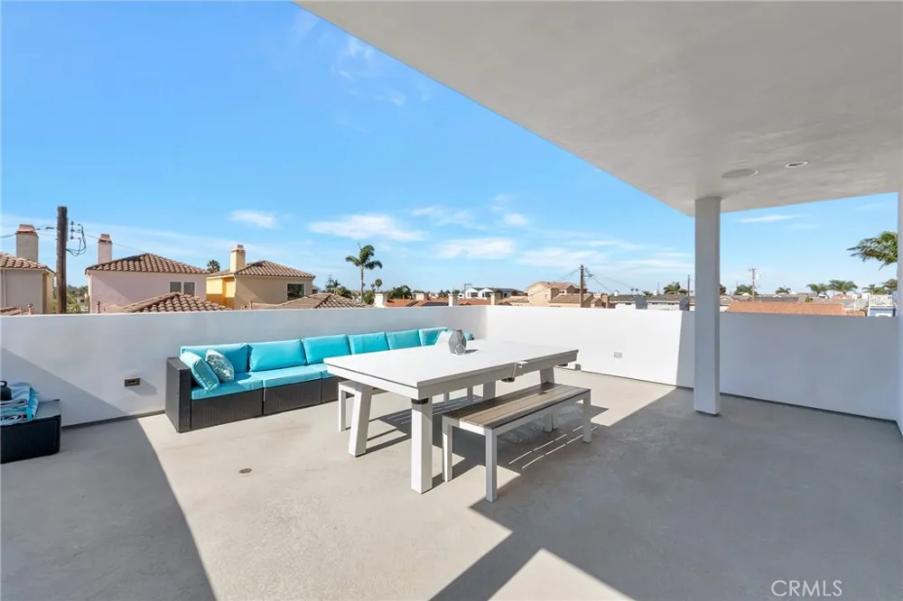 203 Indianapolis Avenue Huntington Beach, CA 92648