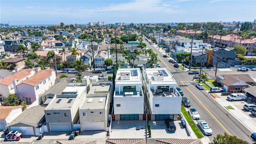 203 Indianapolis Avenue Huntington Beach, CA 92648