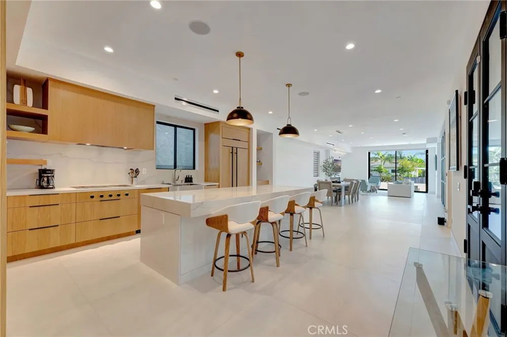 203 Indianapolis Avenue Huntington Beach, CA 92648