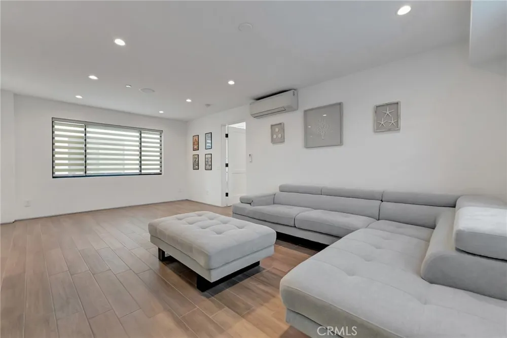 203 Indianapolis Avenue Huntington Beach, CA 92648