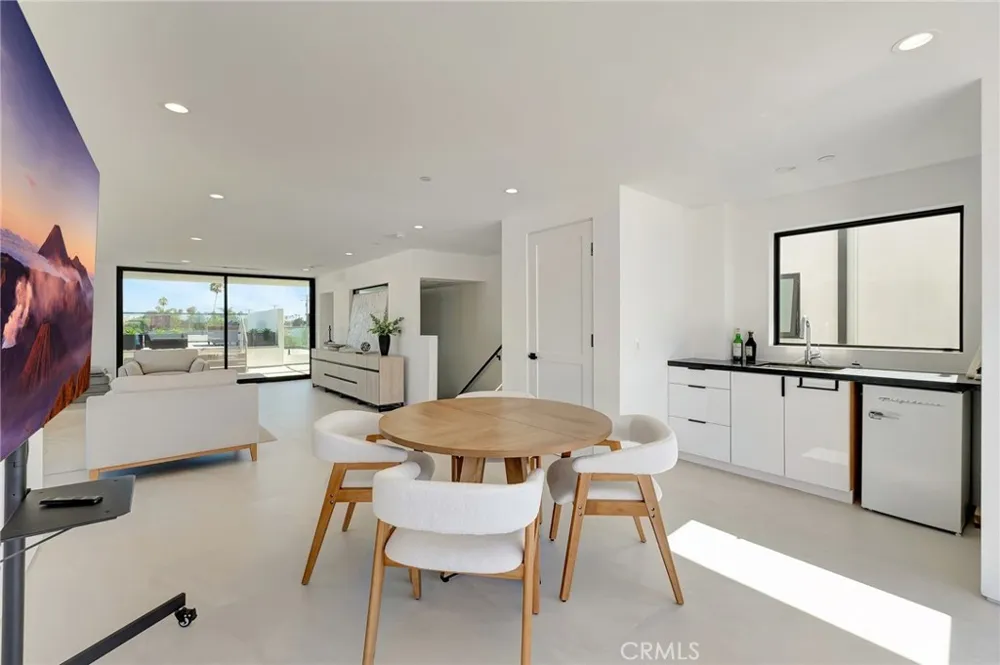 203 Indianapolis Avenue Huntington Beach, CA 92648