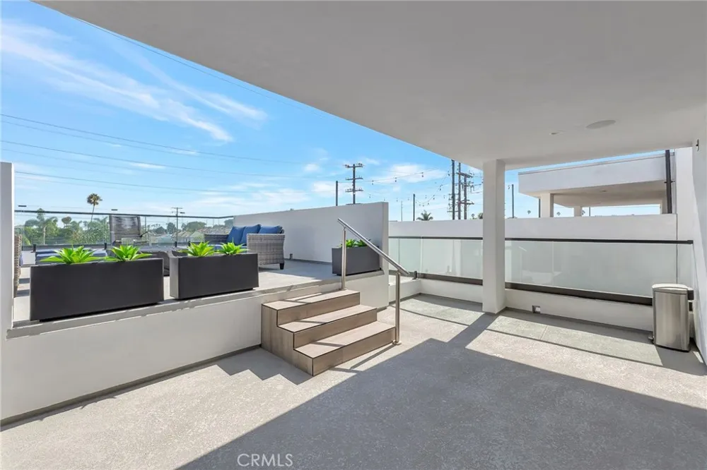 203 Indianapolis Avenue Huntington Beach, CA 92648
