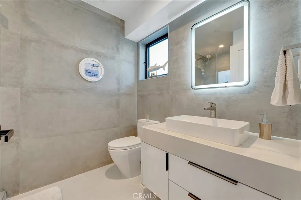 203 Indianapolis Avenue Huntington Beach, CA 92648