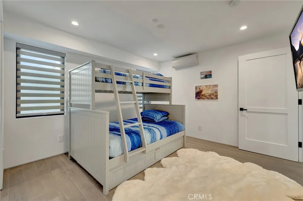 203 Indianapolis Avenue Huntington Beach, CA 92648